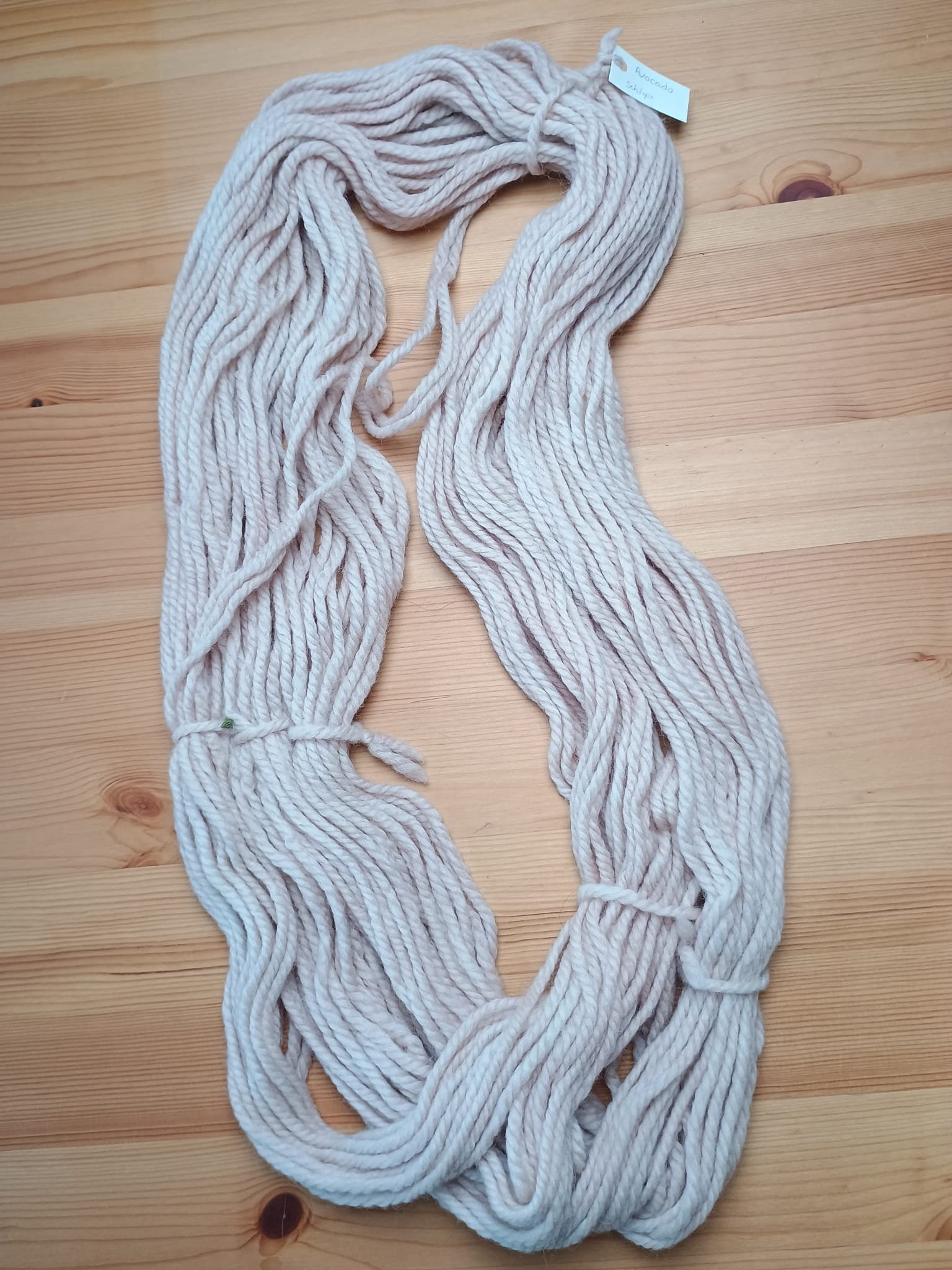 Plantaardig geverfde wol avocado dik